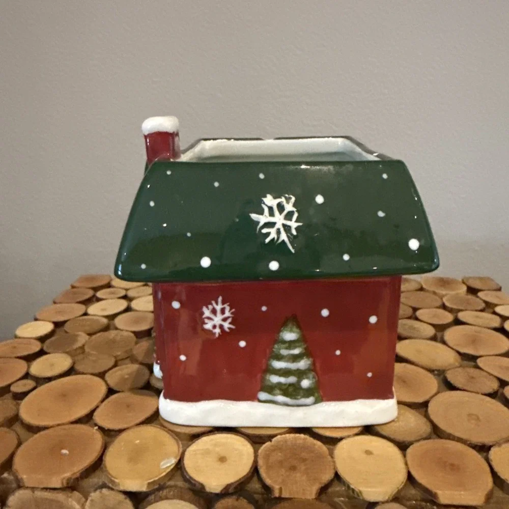 White Barn Candle Co Christmas Candle Birdhouse Cool Spruce 9.5 Oz CHIPPED - Picture 6 of 8